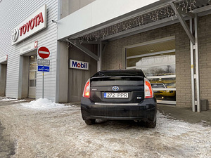 Toyota PRIUS (4 foto / 12)