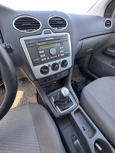 Ford focus 1.6 TD (8 foto / 10)
