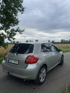 Toyota Auris 2.2 130kw (5 foto / 15)
