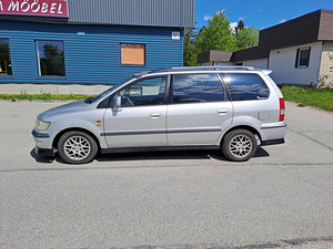 Mitsubishi Space Wagon (7 фото из 10)