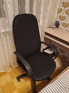 Стол и кресло офисные (6 фото из 6)