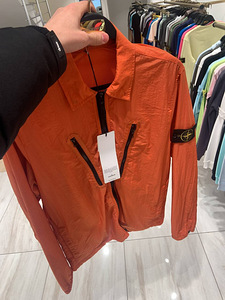 Stone Island (1 foto / 5)