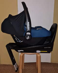 Turvahäll maxi cosi tinka i-size + isofix familyfix2 (2 foto / 3)