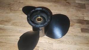 Suzuki paadimootori sõukruvi, 9.25x11, DT9.9A, DT15A jt (5 foto / 6)