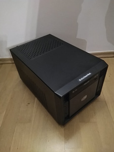 Xeon E5-2640/X99/16GB RAM/NVMe 256GB/RTX A4000 16GB DDR6/ITX (3 foto / 10)