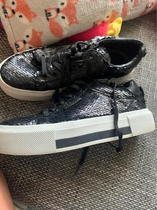 KENDALL +KYLIE 38,5 (1 foto / 5)