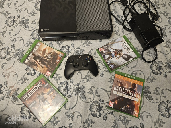 Microsoft Xbox One + 4 игры