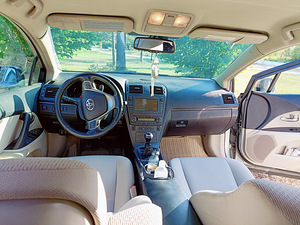 Toyota Avensis (6 foto / 11)
