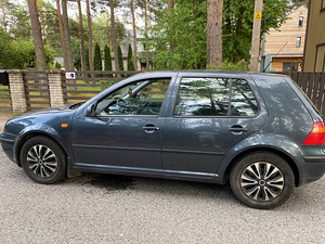 Müün auto Volkswagen Golf 4 (1999) (4 foto / 12)
