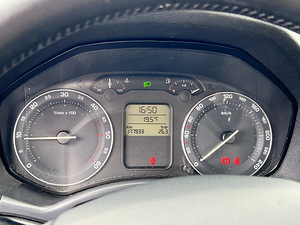 Skoda Octavia (11 foto / 12)