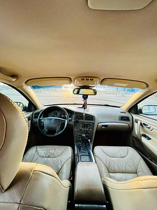 Volvo XC70 2.4D (2 foto / 8)