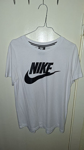 Футболка Nike (1 фото из 3)