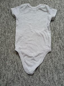 Kootud body beebile vanuses 3-6 kuud (5 foto / 5)