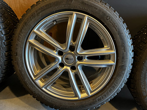 Brock BMW RC27 Crystal Silver Michelin X-Ice North 4 (4 foto / 8)
