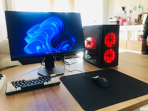 Mänguarvuti koos monitori ja seadmetega (1 foto / 10)
