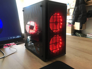 Mänguarvuti koos monitori ja seadmetega (3 foto / 10)