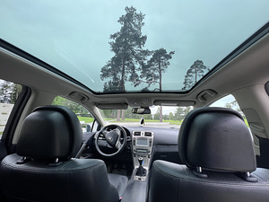 Toyota Avensis 2.2 D-4D T27 (5 foto / 11)