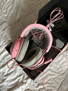 Razer Kraken (розовый) (6 фото из 6)