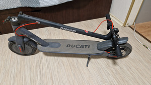 Elektriline tõukeratas DUCATI (3 foto / 4)