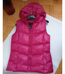 Soe kapuutsiga vest p S (1 foto / 5)