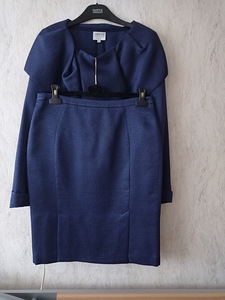 Naiste kostüüm brändilt Armani Collezioni, suurus 40 (M). Se (7 foto / 7)