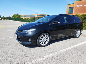 Toyota Auris (2 foto / 8)