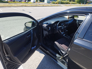 Toyota Auris (6 foto / 8)