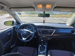 Toyota Auris (7 foto / 8)