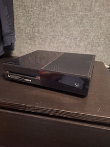 Xbox One 500GB + eraldi mängud (Minecraft, FIFA jne) (1 foto / 3)