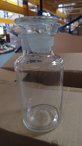 Laboratoorsed pudelid dekoratsiooniks ja vedelikele (2 foto / 2)