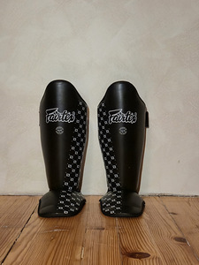 Fairtex SP5 jalakaitsmed ja Falco poksikindad (1 foto / 2)