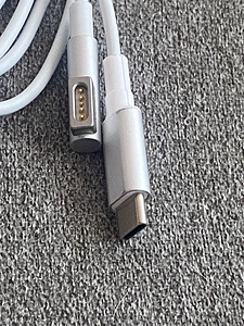 MacBooki laadija (2 foto / 5)