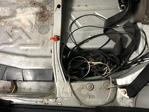MB E220, W124, 1994a. Kere (3 foto / 9)