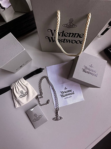 Vivienne Westwood Necklace (1 foto / 4)