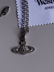 Vivienne Westwood Necklace (2 foto / 4)