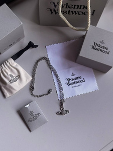 Vivienne Westwood Necklace (4 foto / 4)