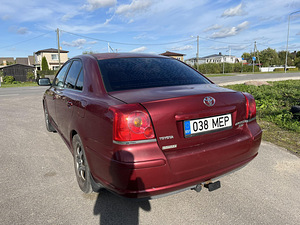 Toyota avensis (6 foto / 6)