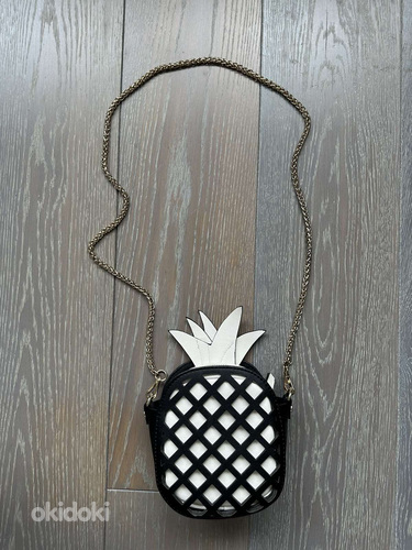 Маленькая сумочка в форме ананаса, Zara. Носили мало, как новые. (фото #1)