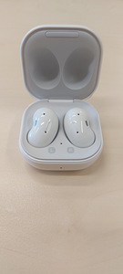 Galaxy buds live (3 фото из 3)