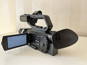 Sony HXR-NX80 (2 foto / 4)