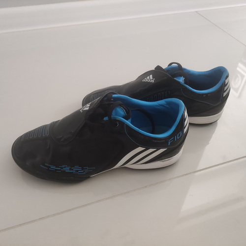 Продам футбольные кроссовки Adidas F10, размер 36