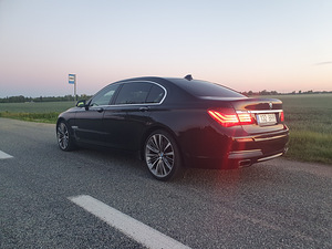 BMW F02 750IL 2012 330kw m-pakett (3 foto / 9)