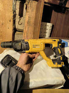 Перфоратор dewalt с переходником на аккумулятор макита