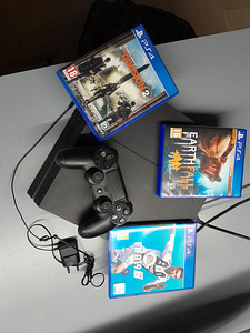Playstation 4 koos 3 mänguga ja joysticki laadija.