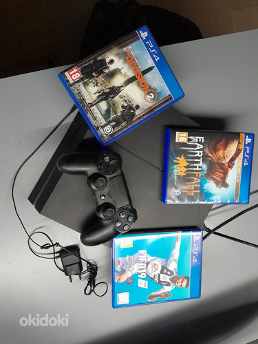 Playstation 4 koos 3 mänguga ja joysticki laadija. (foto #1)