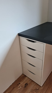 Kirjutuslaud sahtlidega ja 2 toolidega (2 foto / 3)