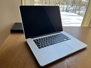 MacBook Pro 15.4, i7 2.5GHz, 16GB, 1TB SSD (1 foto / 1)