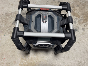 Raadio-Laadja Bosch GML 50 Power Box (2 foto / 4)