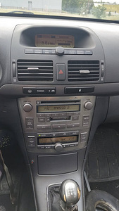 Toyota Avensis D-4D (10 foto / 12)