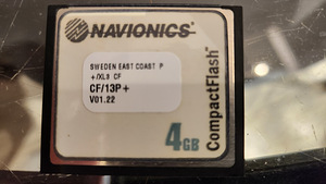 Raymarine E80 , Radar Dome , A70, Navionics (7 foto / 9)